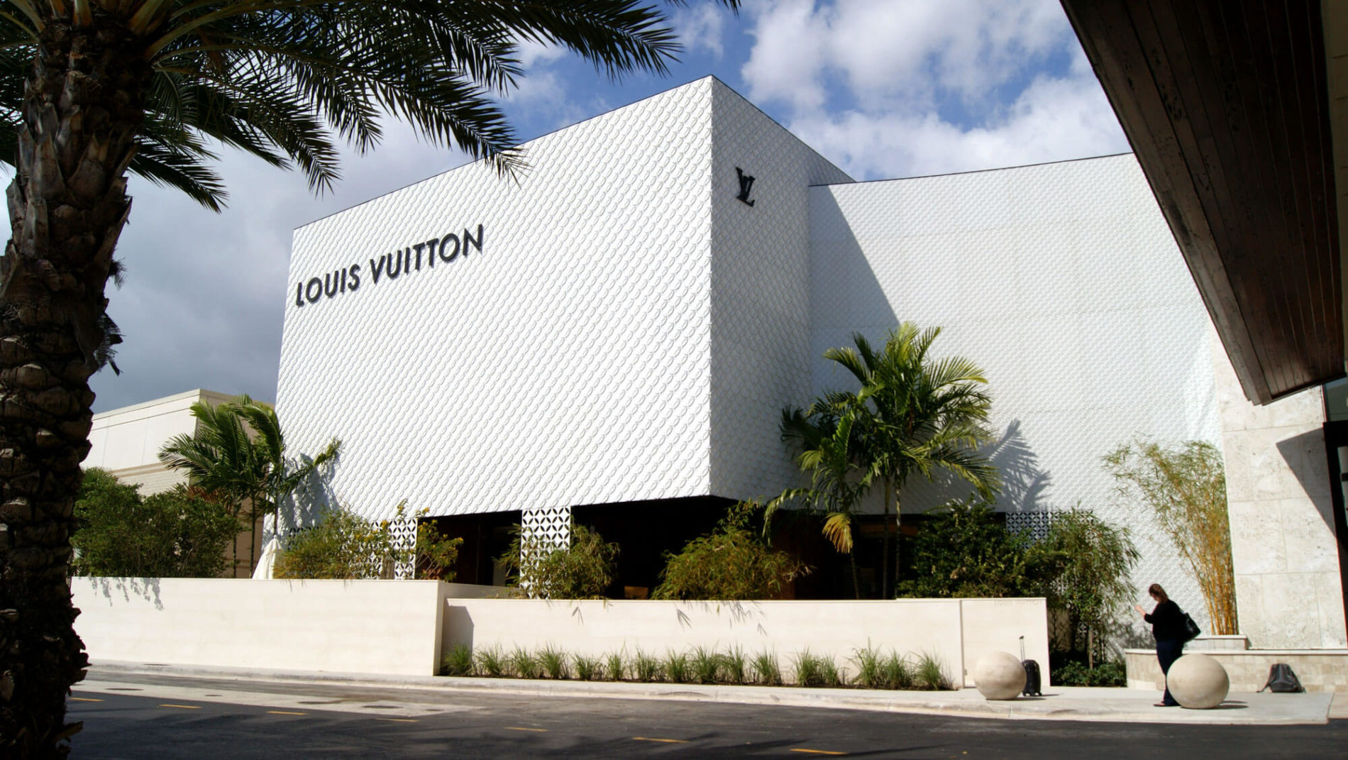 Stunning Façade and Spiral Staircase at Louis Vuitton location in Miami - Feature Walters